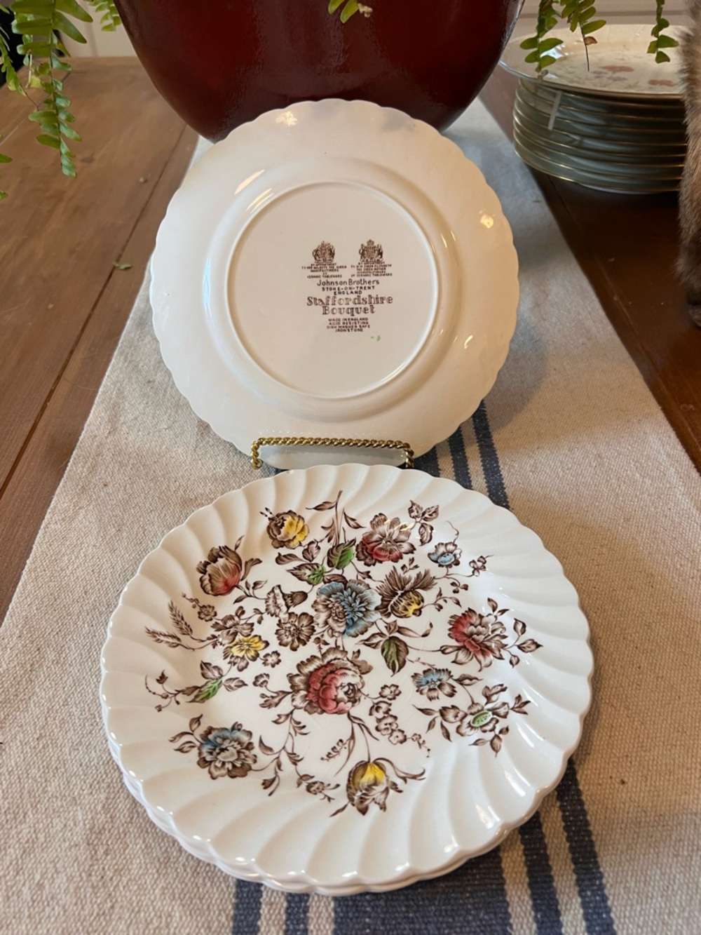 4 Johnson Brothers Staffordshire Bouquet 7 7/8" Salad Plates Excellent Condition - Picture 6 of 10